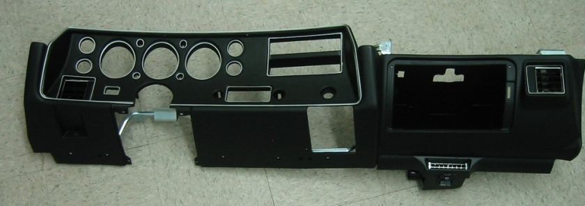 1970 71 72 CHEVELLE SS DASH HOUSING NEW WITH VENTS WITH CHROME TRIM 
