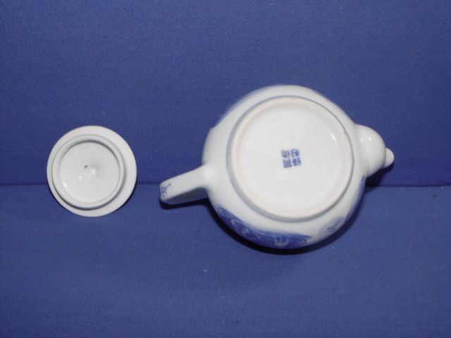 NEW CHINESE PORCELAIN TEAPOT  