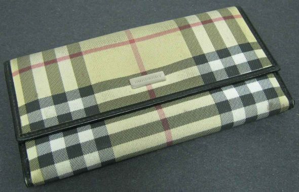 AUTHENTIC BURBERRY NOVA CHECK CHECKBOOK/CLUTCH WALLET NR  