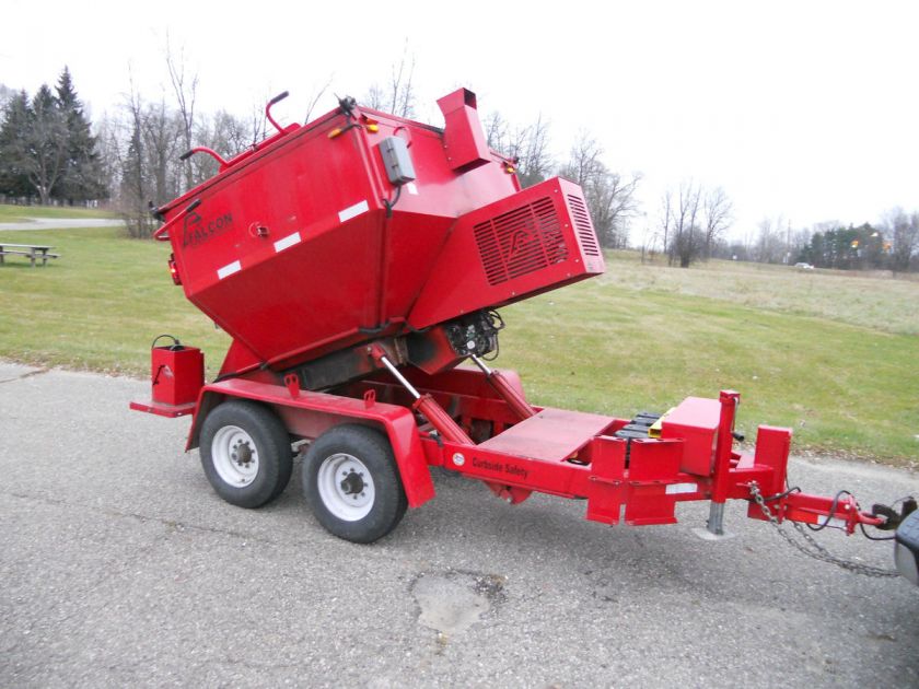 2010 FALCON RME 3 TON ASPHALT HOT BOX RECYCLER / ASPHALT HOT PATCHER 