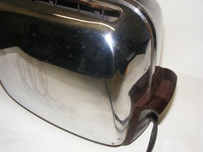 B96) Vintage Toastmaster Chrome+Bakelite toaster Auto Pop up bottom 