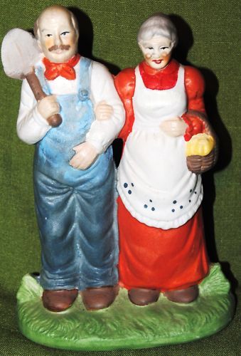 GRAND PAW & SHOVEL/GRAND MAW & BASKET FIGURINE  