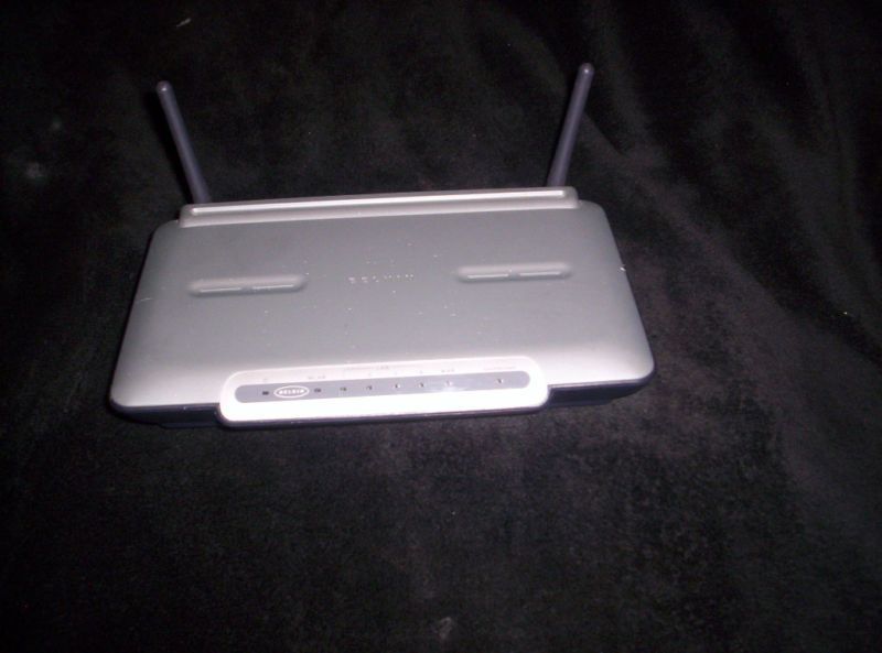 Belkin 2.4GHz 802.11b Wireless Router Model# F5D6231 4  