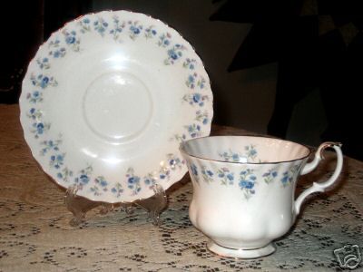 Royal Albert   England   Memory Lane   Cup/Saucer Set  