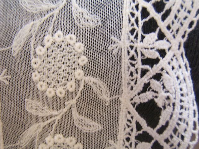 Vintage Antique VICTORIAN SCHIFFLI GUIPURE LACE COLLAR high neck 