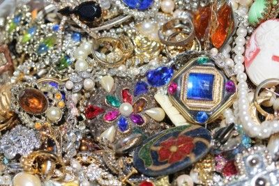 HUGE 18.6LB VINTAGE GLASS RHINESTONE CRAFT SCRAP JEWELRY LOT EARRINGS 