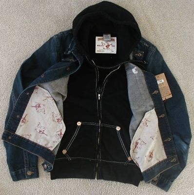 are bidding on a brand new, 100% authentic True Religion mens Johnny 