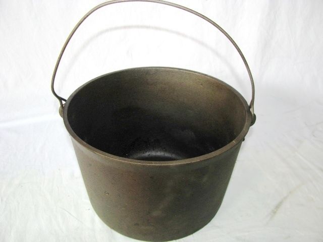   CAULDRON 2 GAL KETTLE BEAN COWBOY CAMP FIRE HANGING GYPSY POT  