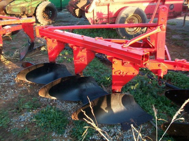 Massey Ferguson 82 Plow 3 Bottom  