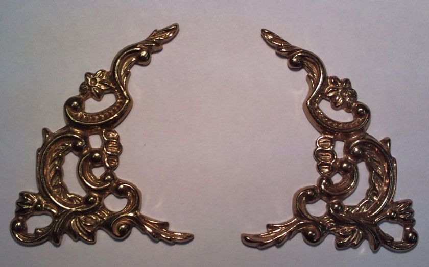 PAIR OF CAST BRASS CLOCK DIAL ARCHED SPANDRELS  