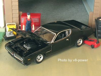 1971 DODGE CHARGER R/T, Opening Hood w/440+6 V8, RRs, 164 Diecast 