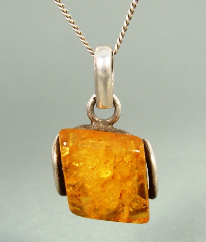 VINTAGE STERLING SILVER NATURAL AMBER NECKLACE PENDANT  