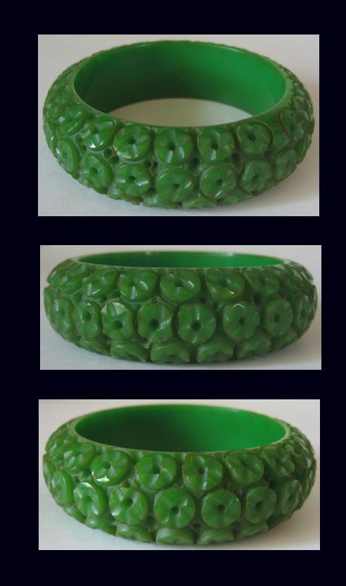   VINTAGE DEEP CARVED GREEN BAKELITE SUCKER BANGLE BRACELET  