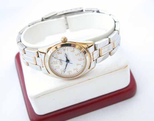 Jewelry A to Z is selling a used ladies Guess Watch. The watch shows 