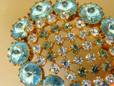   RIVOLI CRYSTALS   BLUE TOPAZ DOG TOOTH PRONG SET VINTAGE BROOCH  