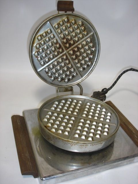 F102   Newark Appliances Vintage VTG Princess Gem Waffle Iron  