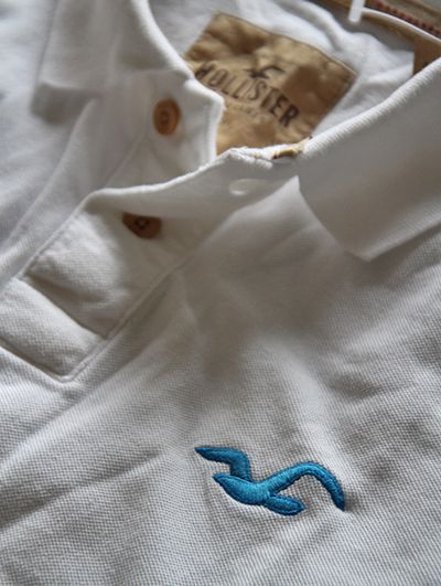 Polo del logotipo de la firma de Hollister