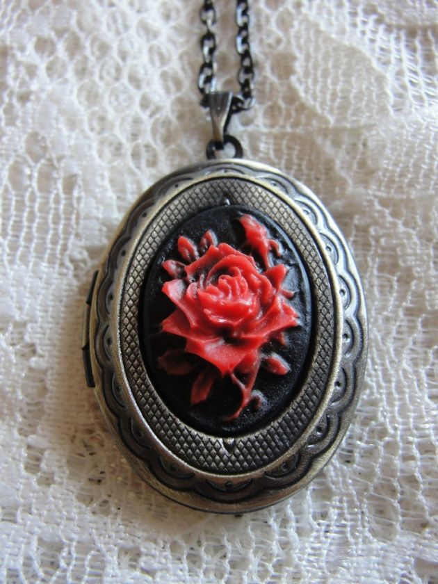   GOLD LOCKET BLACK RED ROSE CAMEO VINTAGE? NECKLACE GORGEOUS  