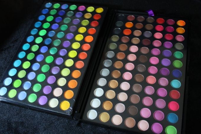 Product  168 COLORS PALETTE EYESHADOW SET EYE SHADOW MAKEUP E033